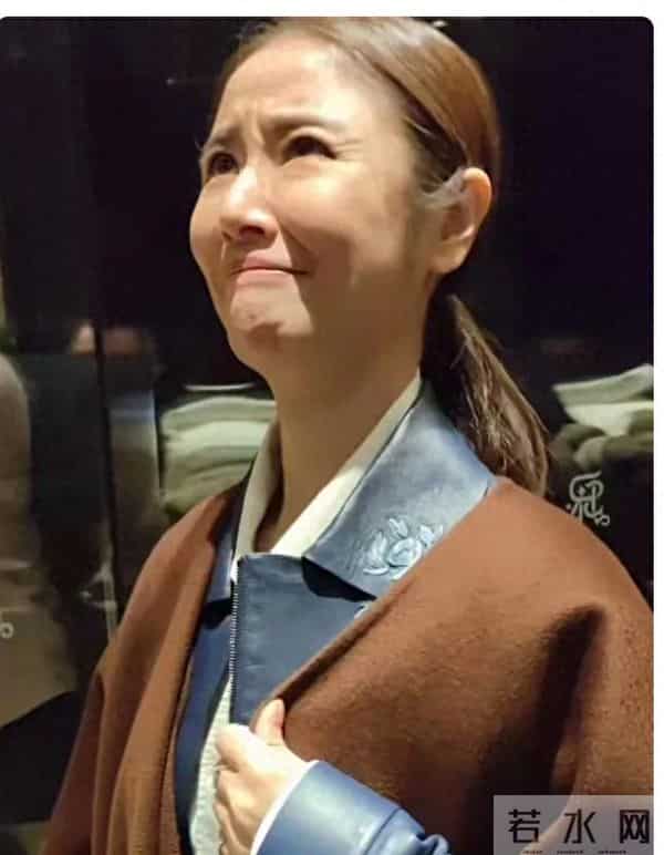 49岁林心如断崖式衰老,当年的紫薇格格也老了,脸变长 抬头纹好多