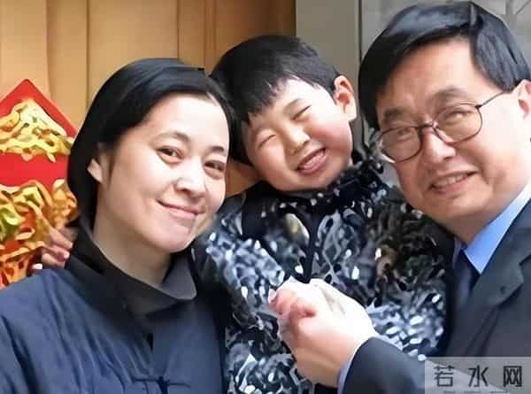 倪萍:父亲到死我都没喊他一声“爸”,母亲的仇恨教育刻骨铭心