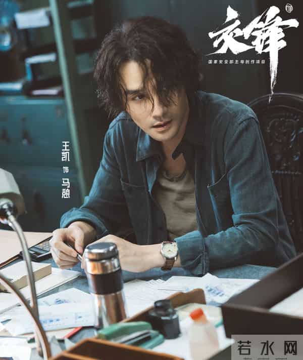 深圳这一天，胡静嫩了，童瑶又飒又美，却被罕见露面的王凯惊艳了