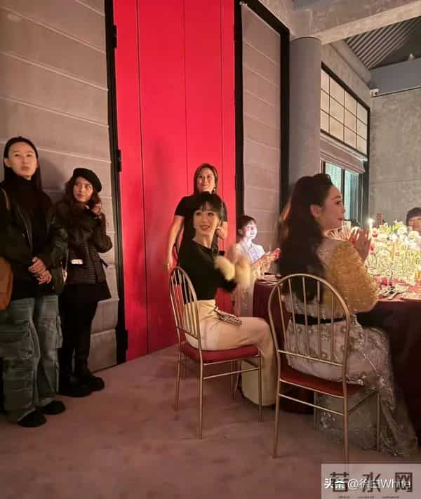 杨紫，华伦嫡公主上线！采访谈及家业生命树，晚宴跟唱特别捧场！