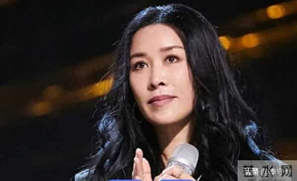 那英从歌坛大姐变综艺混子,在《声鸣远扬》被何炅沈梦辰冷嘲热讽