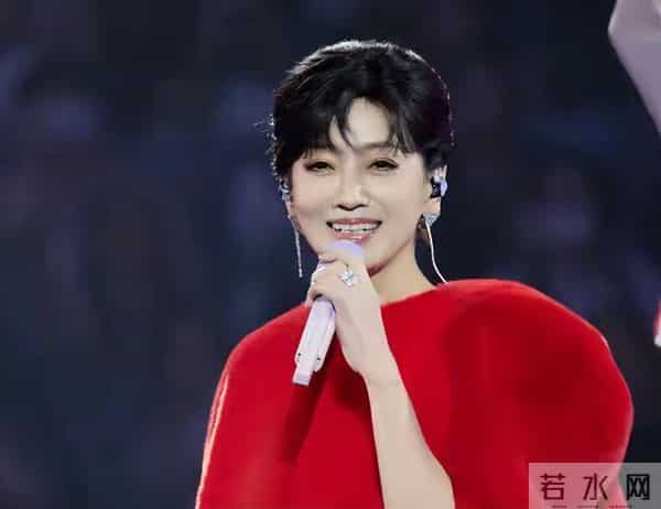 70岁米雪和72岁赵雅芝站一起,自然老去和医美老去,谁更胜一筹?