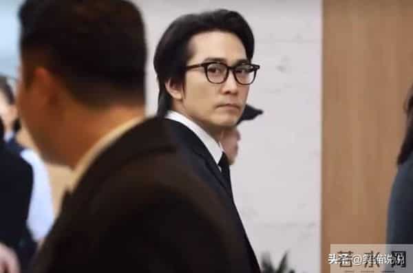 韩娱众星送行李顺载:金英玉靠搀扶出席,崔智友尹恩惠表情严肃