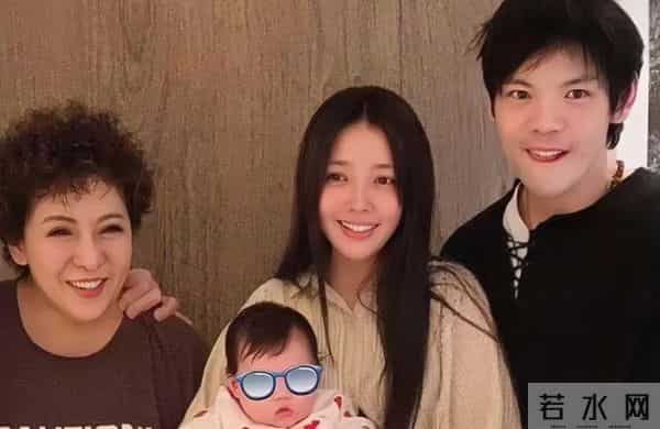 郭碧婷陪完老爸陪女儿！素颜脸瘦一圈好疲惫，5岁女儿赖地上不起