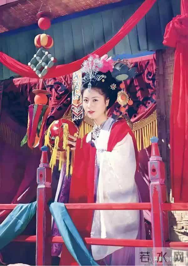 79岁余秋雨近况,和马兰回安徽,丁克多年没孩子,放弃舞台太可惜