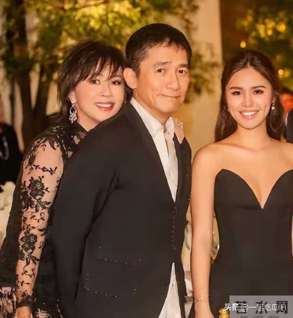 刘嘉玲出席好友婚礼,穿蕾丝透视裙秀身材,却被全裹的关之琳抢镜