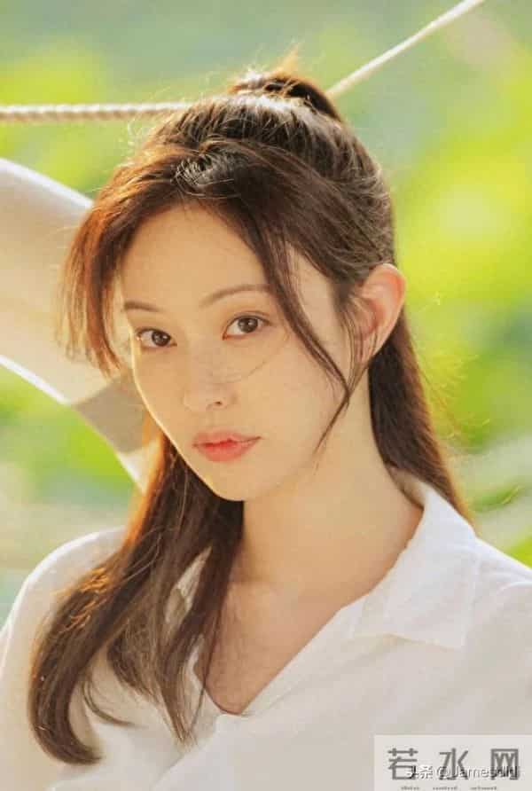 四川大学校花 盖玥希 172高挑身材和鲶鱼系高级脸搭配微凸厚唇 很美