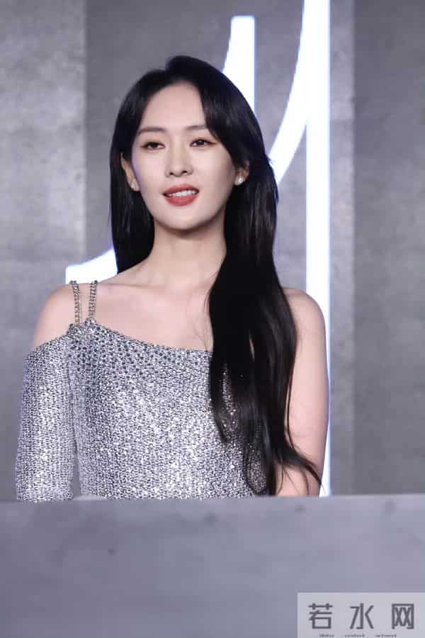 童瑶活动现场脚踩高跟,真是女神级别