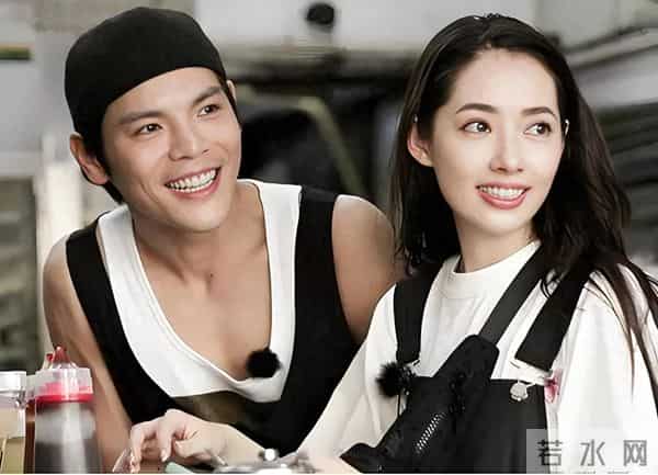 出轨风波2个月后,独自带娃逛街的郭碧婷,揭开了向佐仅剩的体面