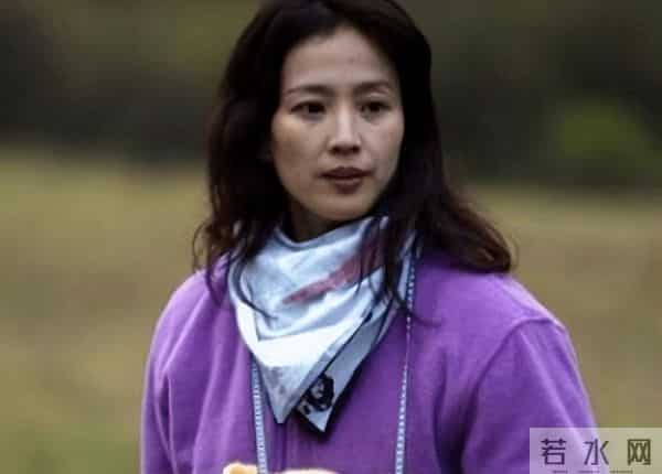 刘亦菲母亲刘晓莉:至今仍单身,身材傲人,长得比女儿还漂亮