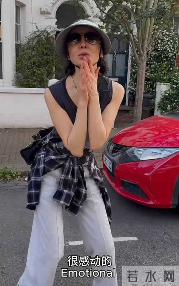 61岁张曼玉法国享受田园生活,开垦花园种果树,还亲自掏鸡蛋