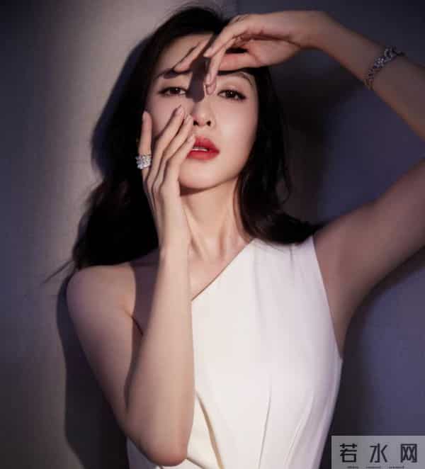 印象变了！39岁江疏影现身活动，离开胡歌的她走上另一条路