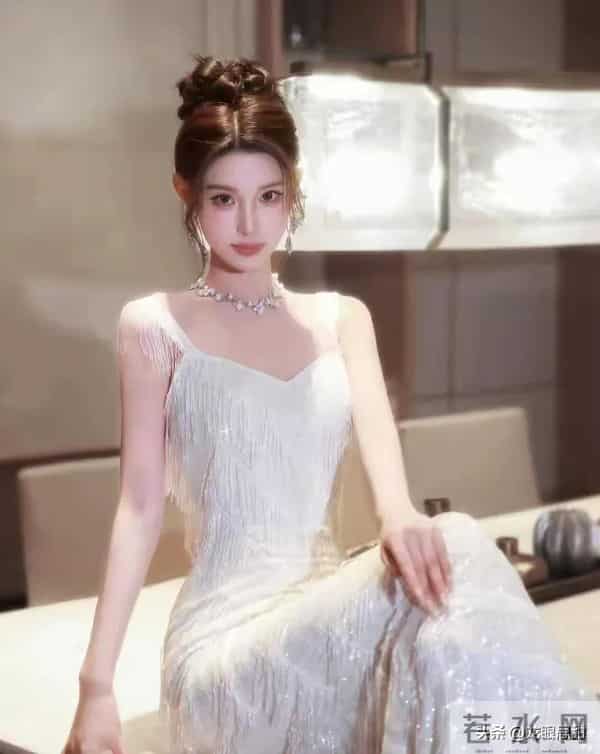 厦门一超模,177cm身高 50公斤体重,瘦而有料,造型惊艳所有人