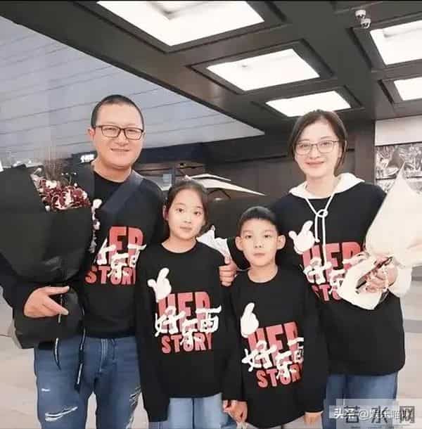 与丈夫一见钟情，结婚1年生个“明星”女儿，原来她才是人生赢家