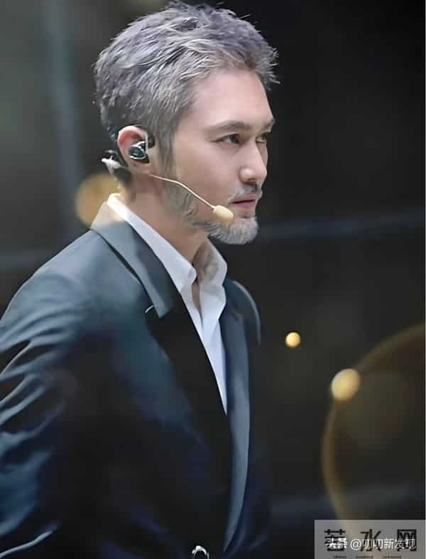 法拉利老了也是法拉利,花白头发、络腮胡,老而不衰的8位男星!