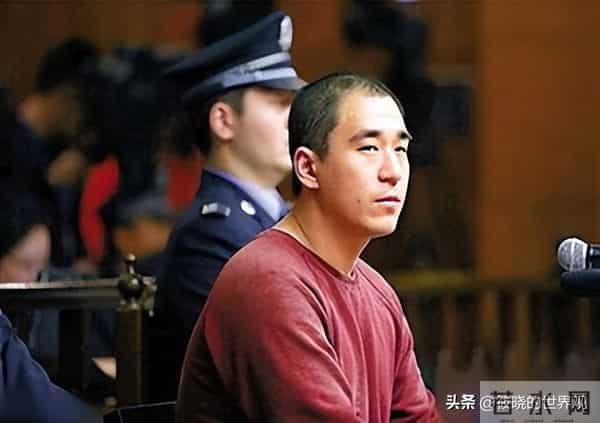 再多钱也没用？70岁张国立身家过亿，却还是要为43岁儿子操碎了心