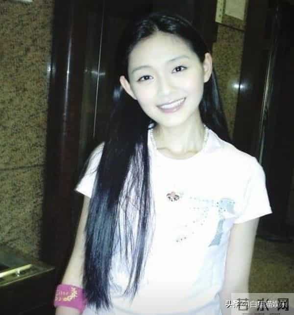 大S朋友圈签名看淡生死,但是背景图却是小玥儿很温馨。