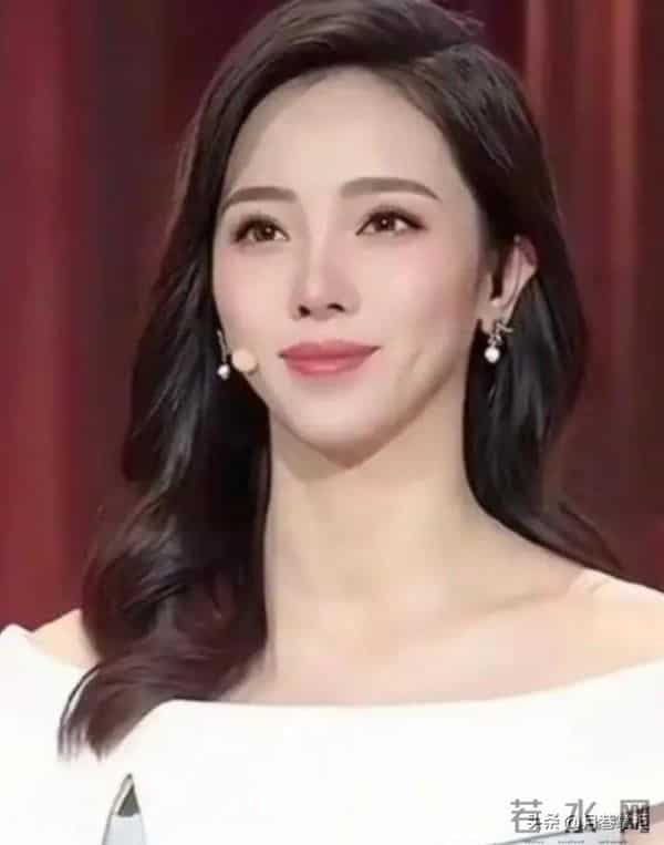 看破不说破，离开央视拼命赚钱的李思思，如今已走上了另一条道路