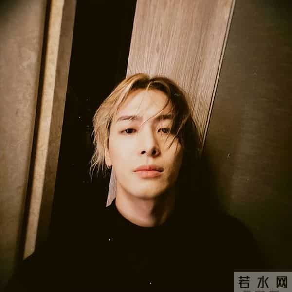 钱再多有什么用？31岁王嘉尔的现状，给所有男明星提了个醒