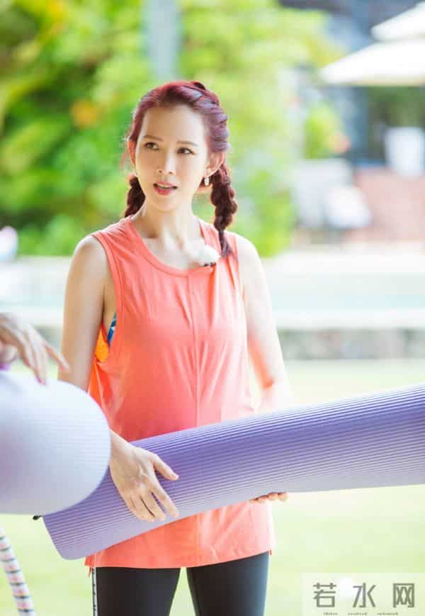 落地凤凰不如鸡？52岁蔡少芬为钱奔波瘦脱相，被王晶嘲讽不上进