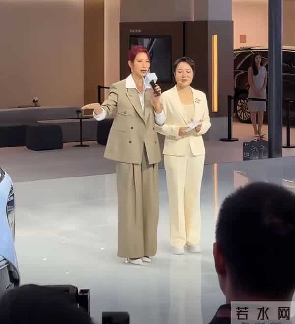 53岁蔡少芬为钱累脱相,化妆时直呼又困又累,15岁就开始为母还债