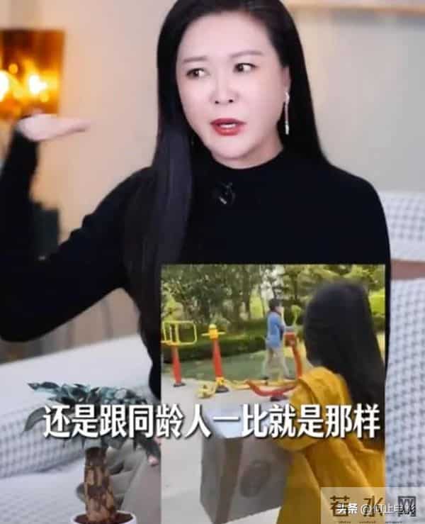52岁王小骞不后悔回归家庭，矮小症女儿迎来逆袭，她的付出很值得