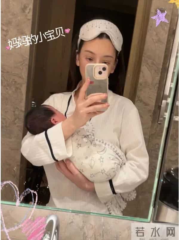 方媛晒三胎女儿满月合照，产后身材依旧能打，郭富城女儿奴实锤
