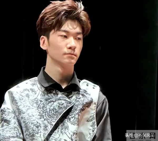 疑张亮18岁儿子又出事！和女同学恋爱致其怀孕，女方父母已报警！