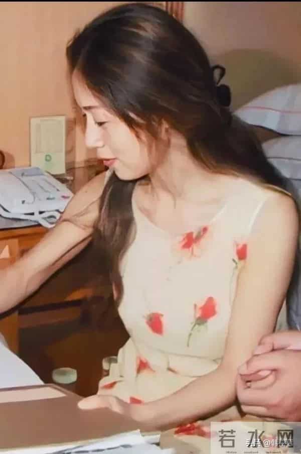 79岁余秋雨近况,和马兰回安徽,丁克多年没孩子,放弃舞台太可惜