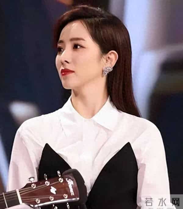 落地的凤凰不如鸡？看离开央视为钱奔波的李思思，真叫康辉说对了