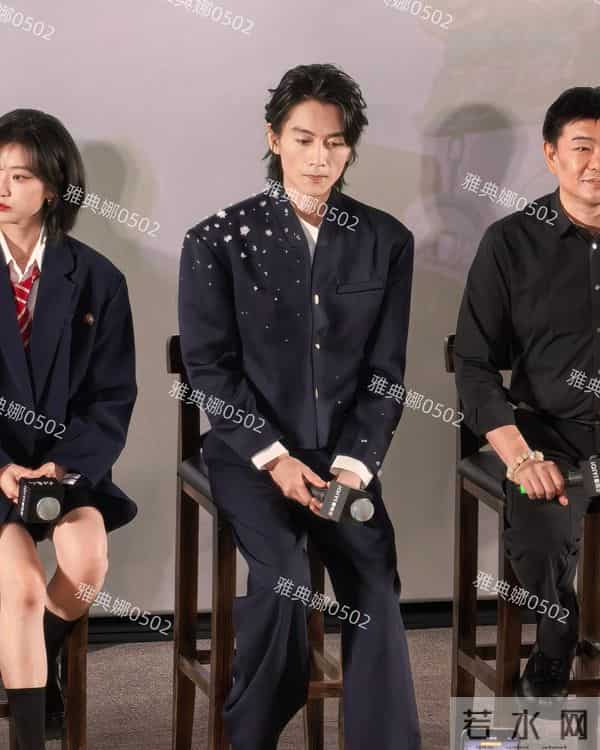 天啊,陈晓怎么瘦脱相了? 猛一看以为是朱一龙或魏晨差点没认出来