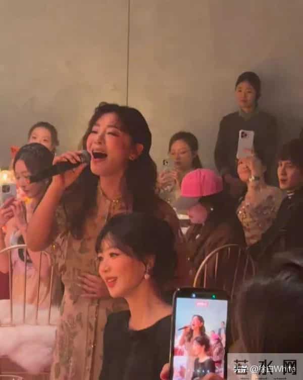 杨紫，华伦嫡公主上线！采访谈及家业生命树，晚宴跟唱特别捧场！