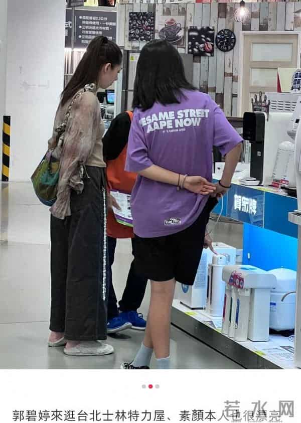 郭碧婷陪完老爸陪女儿！素颜脸瘦一圈好疲惫，5岁女儿赖地上不起