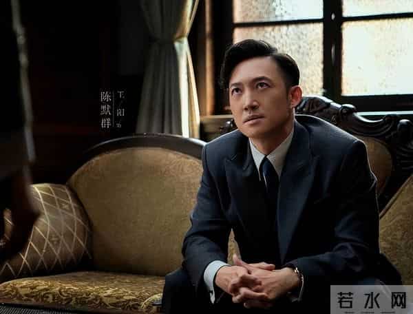 和蒋欣相恋多年，他转身娶了小4岁娇妻，如今妻子和他红透半边天