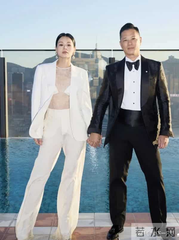 胡杏儿穿透视装 贴两片胸贴庆祝结婚十周年 李乘德为爱举办豪华派对