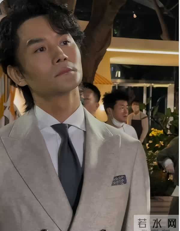 深圳BC红毯太真实,童谣头秃靠边站、胡静嘴歪显老态、王凯瘦脱相