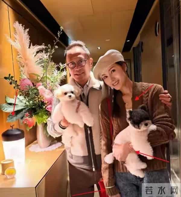 李嘉欣晒照引发热议,左手46万手表,右手10万黄金手镯,太壕气!