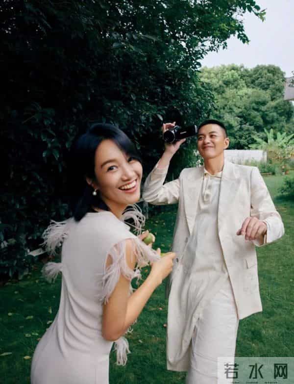 朱丹周一围步行送娃上学，穿棉服和路人一样朴实，女儿杭州读公立