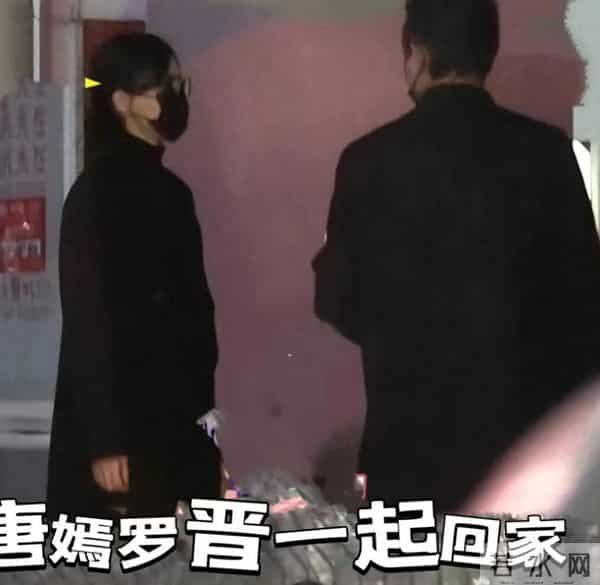 葬礼结束后,唐嫣微博首度发声,与罗晋北京小区同框,举止亲密