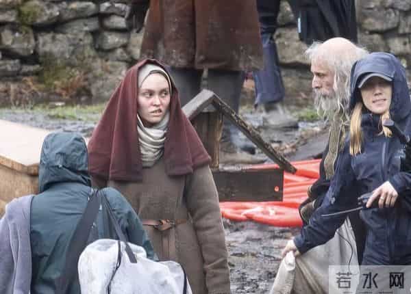 天啊,这居然是德普的女儿, 为了甩掉星二代标签新片造型突破很大