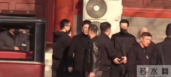 唐嫣罗晋现身葬礼,小细节展现两人深厚感情,力破离婚传闻