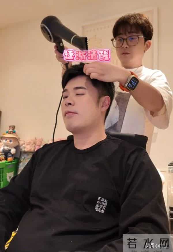 陈赫带尹正参观豪宅,房间到乱糟糟,“女助理”却人美声甜爱撒娇