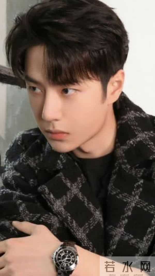 刘宇宁直播时被私生打电话