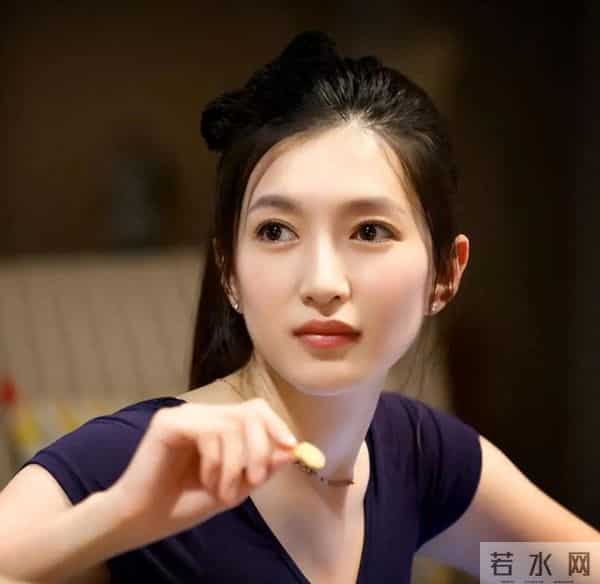 印象变了！39岁江疏影现身活动，离开胡歌的她走上另一条路