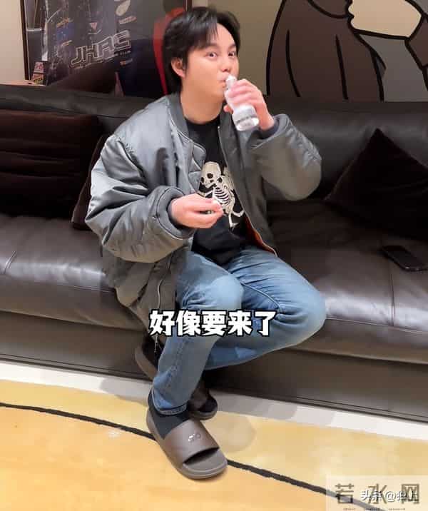 陈赫带尹正参观豪宅,房间到乱糟糟,“女助理”却人美声甜爱撒娇