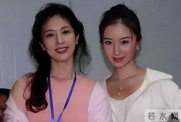 刘亦菲母亲刘晓莉:至今仍单身,身材傲人,长得比女儿还漂亮