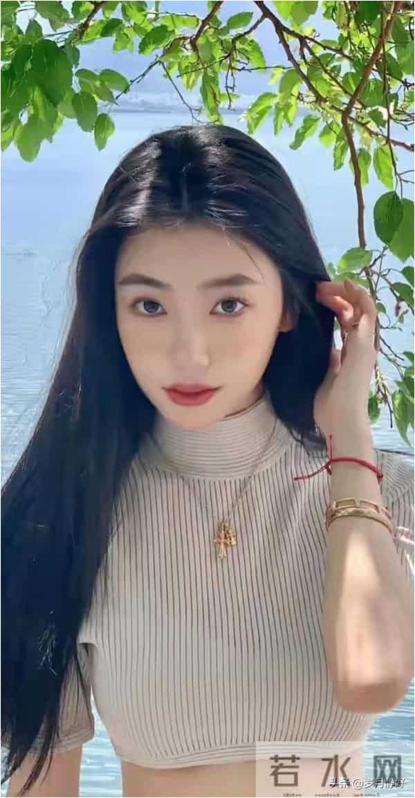 纯欲女神易梦玲，黑料被扒，5年前还是三线网红，23岁身价8位数