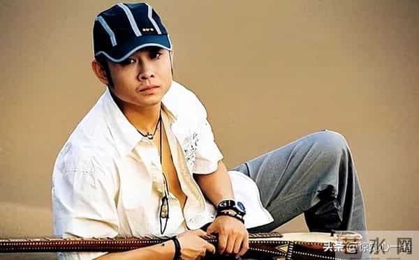 丢下刚出生40天的女儿,与富商私奔的刀郎前妻,如今可曾后悔过?