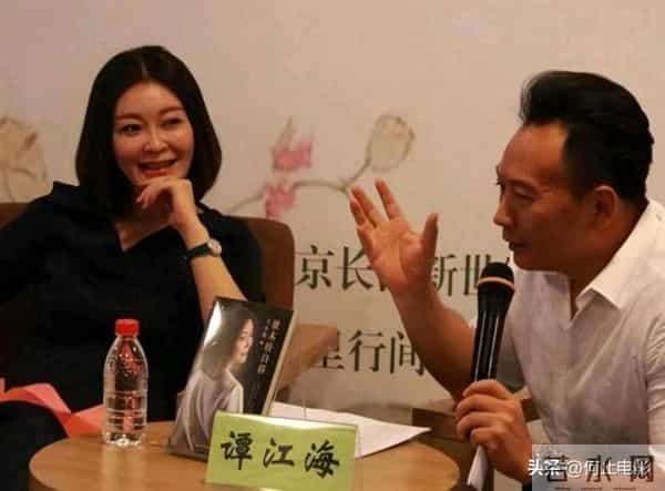 52岁王小骞不后悔回归家庭，矮小症女儿迎来逆袭，她的付出很值得