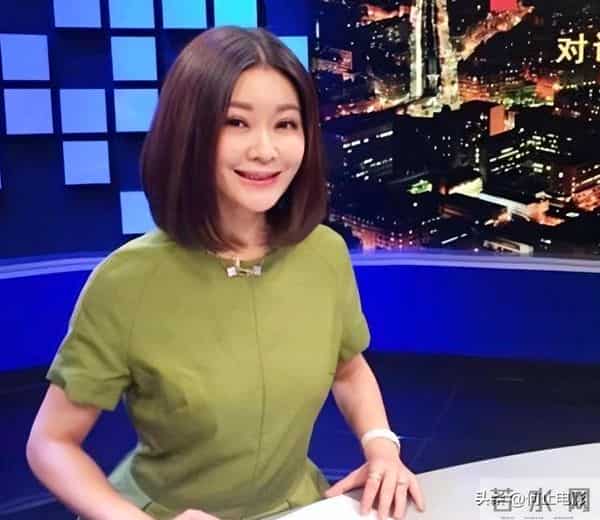52岁王小骞不后悔回归家庭，矮小症女儿迎来逆袭，她的付出很值得